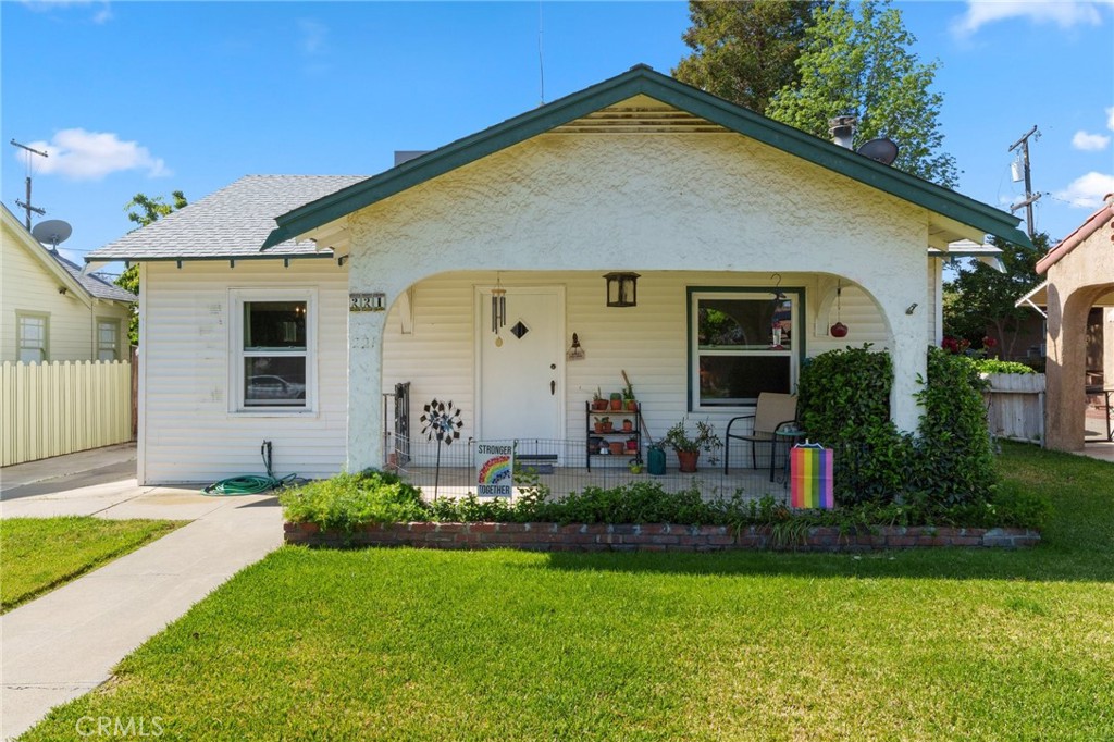 221 College Avenue Property Photo 1