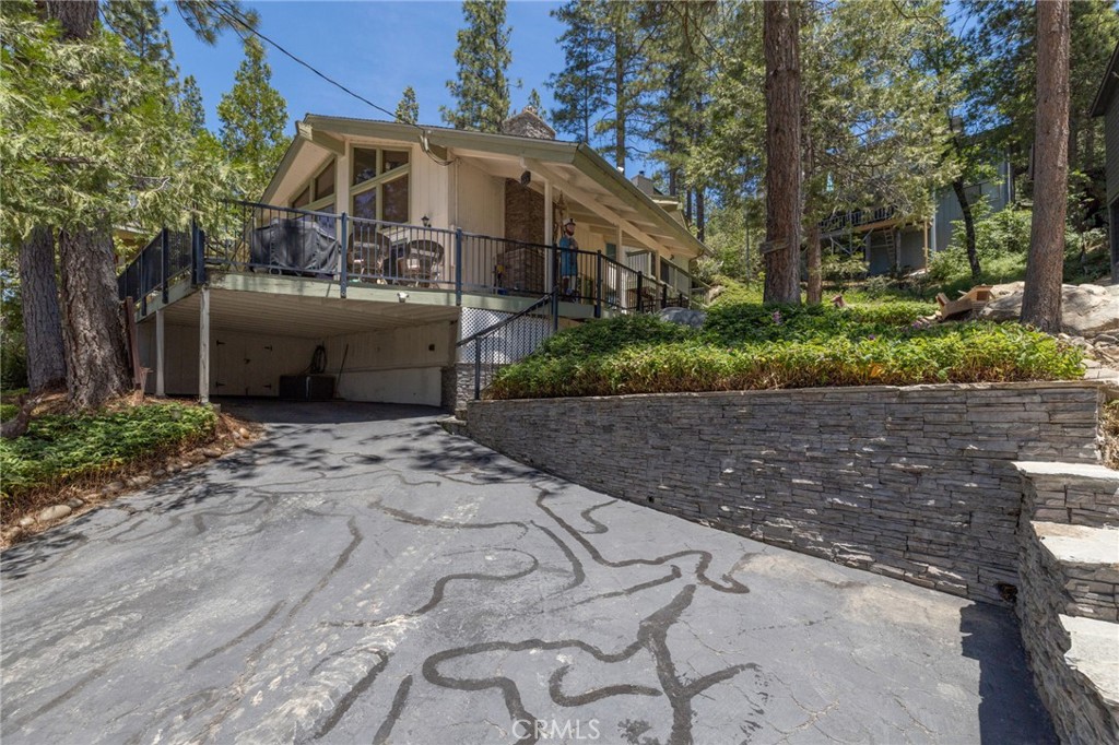 37731 Shoreline Drive Property Photo 1