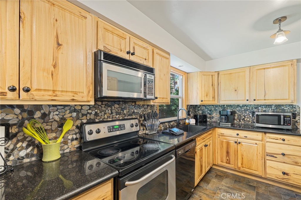 39162 Manzanita Property Photo 10