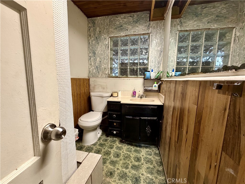 313 S K Property Photo 8