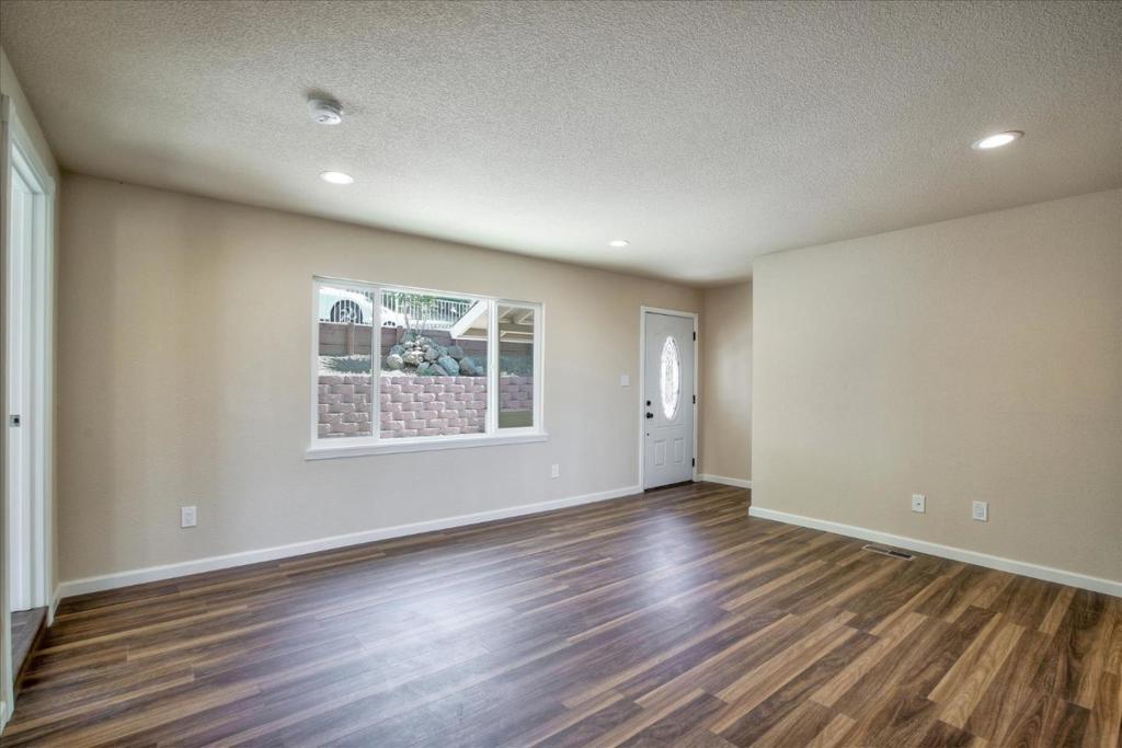 110 Navone Street Property Photo 9