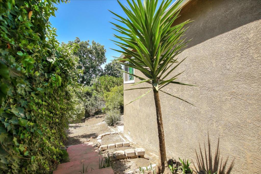 110 Navone Street Property Photo 32
