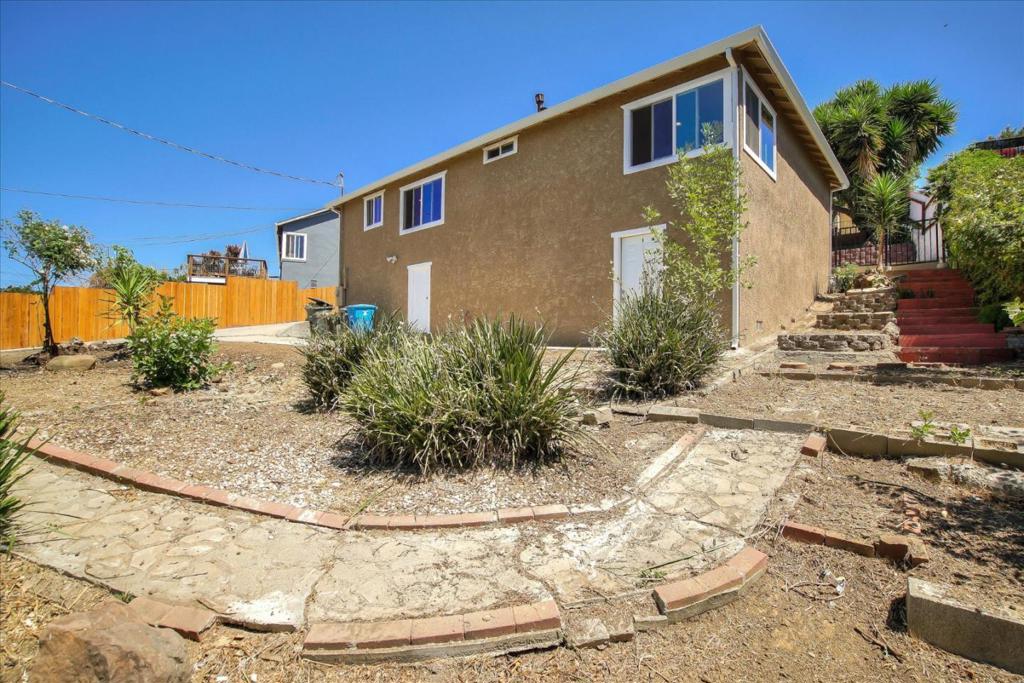 110 Navone Street Property Photo 33