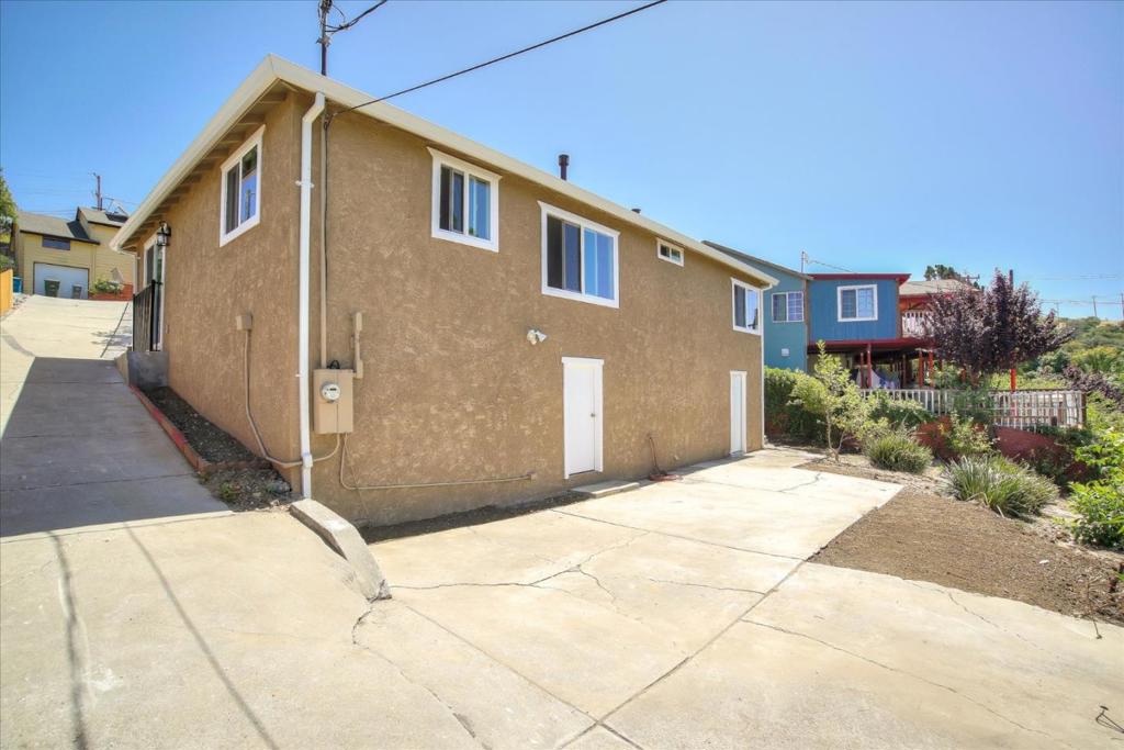 110 Navone Street Property Photo 34