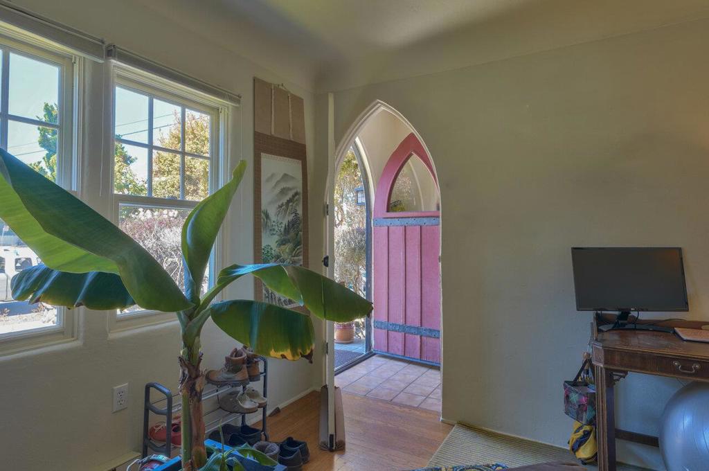 410 Pine Avenue Property Photo 3