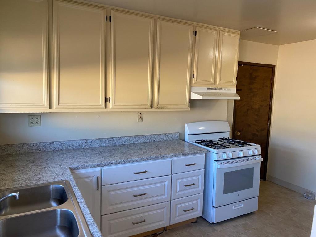 1067 Harcourt Avenue Property Photo 4