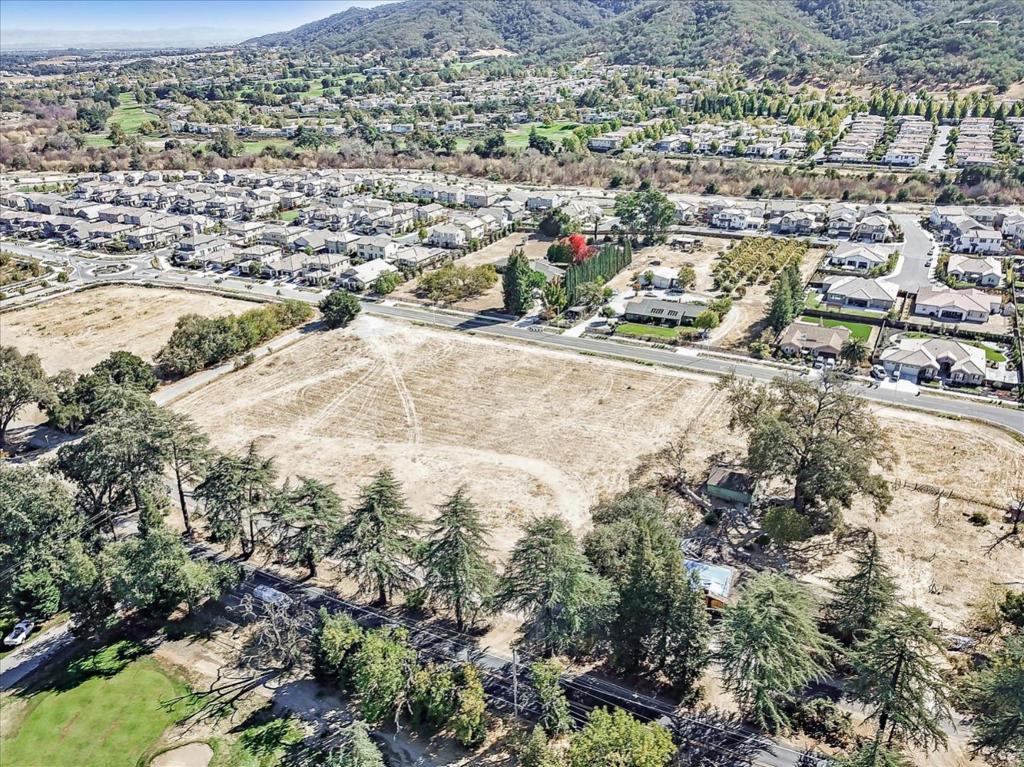 2740 Hecker Pass Road Property Photo 4