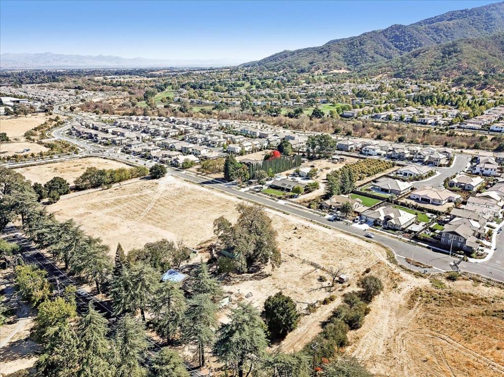 2740 Hecker Pass Road Property Photo 7