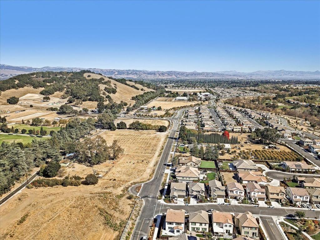 2740 Hecker Pass Road Property Photo 8