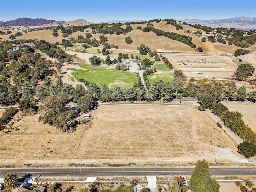 2740 Hecker Pass Road Property Photo 10