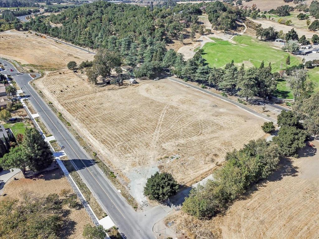 2740 Hecker Pass Road Property Photo 11