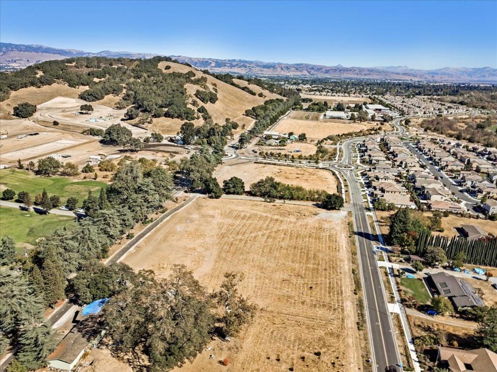 2740 Hecker Pass Road Property Photo 12