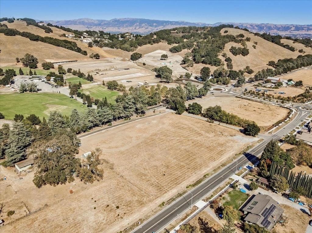 2740 Hecker Pass Road Property Photo 14