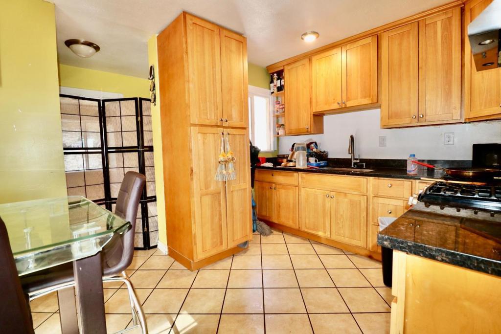 856 Hawthorne Place Property Photo 5
