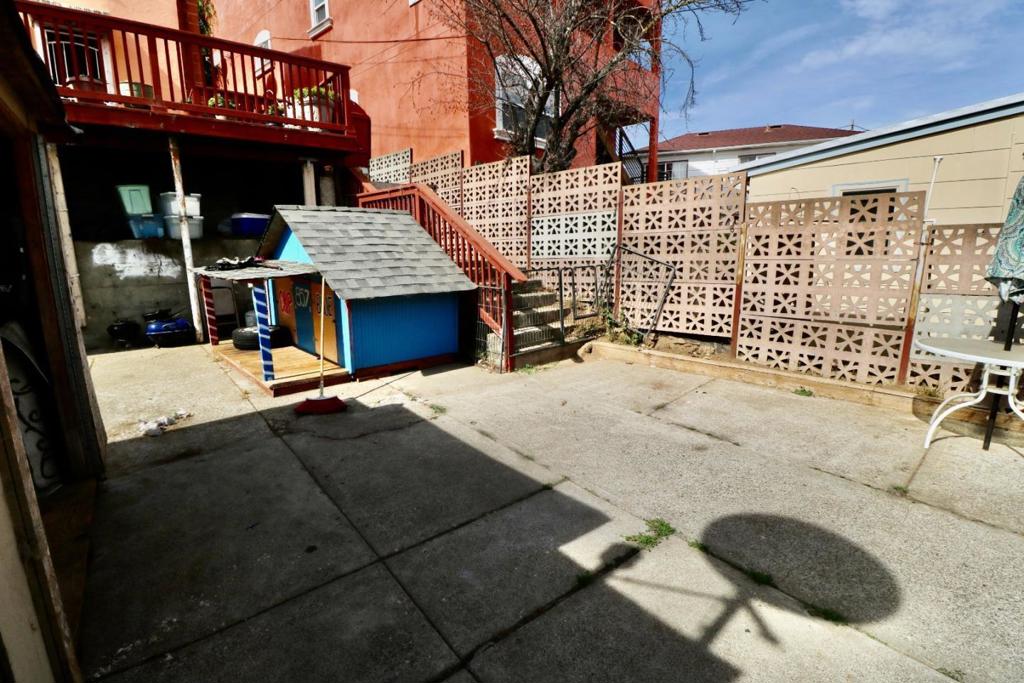 856 Hawthorne Place Property Photo 7