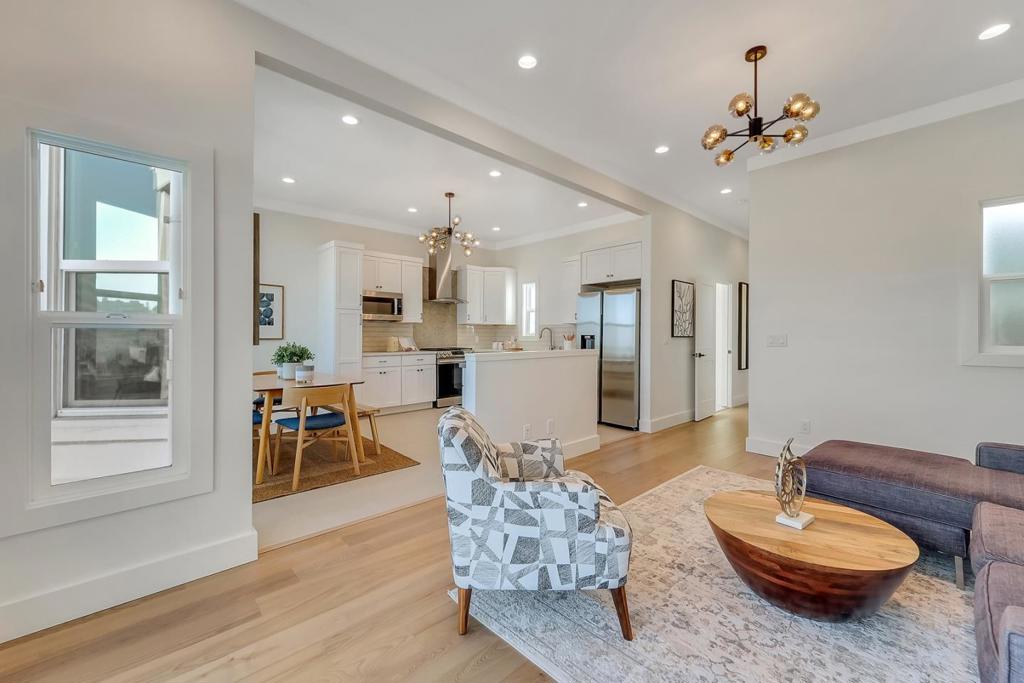 321 Castro Street Property Photo 4