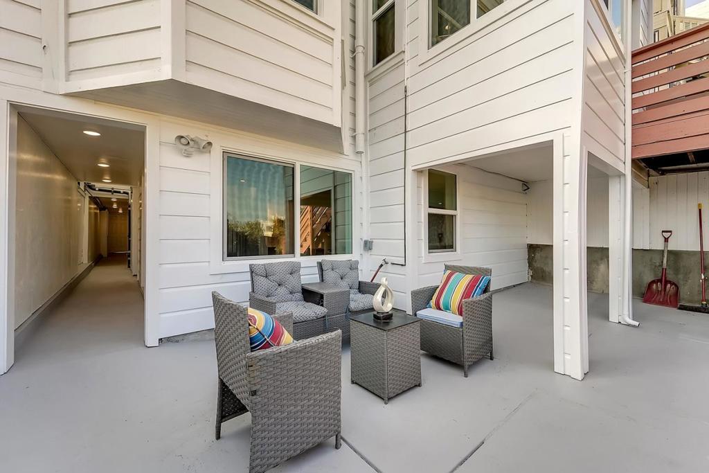 321 Castro Street Property Photo 39