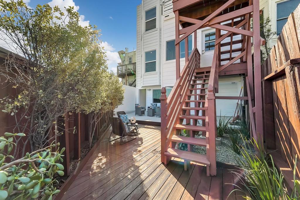 321 Castro Street Property Photo 43