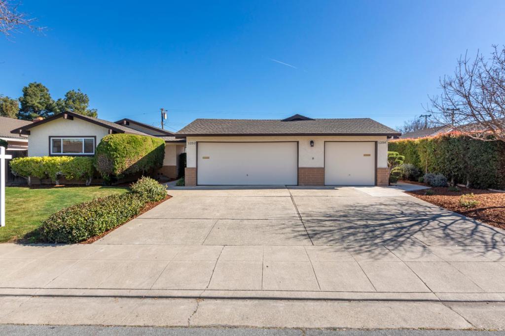 1252 Gainsborough Drive Property Photo 2