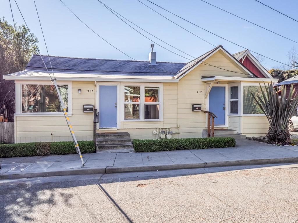 215217 Roberts Street Property Photo