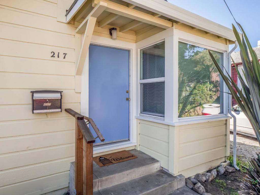 215217 Roberts Street Property Photo 5
