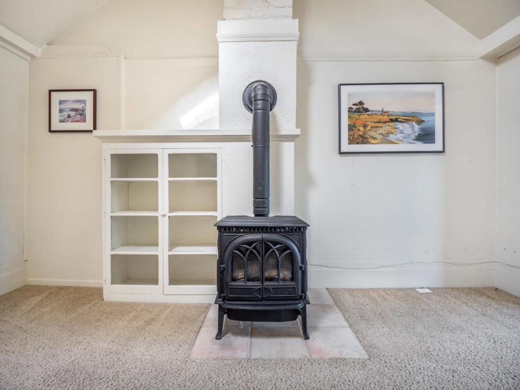 215217 Roberts Street Property Photo 8