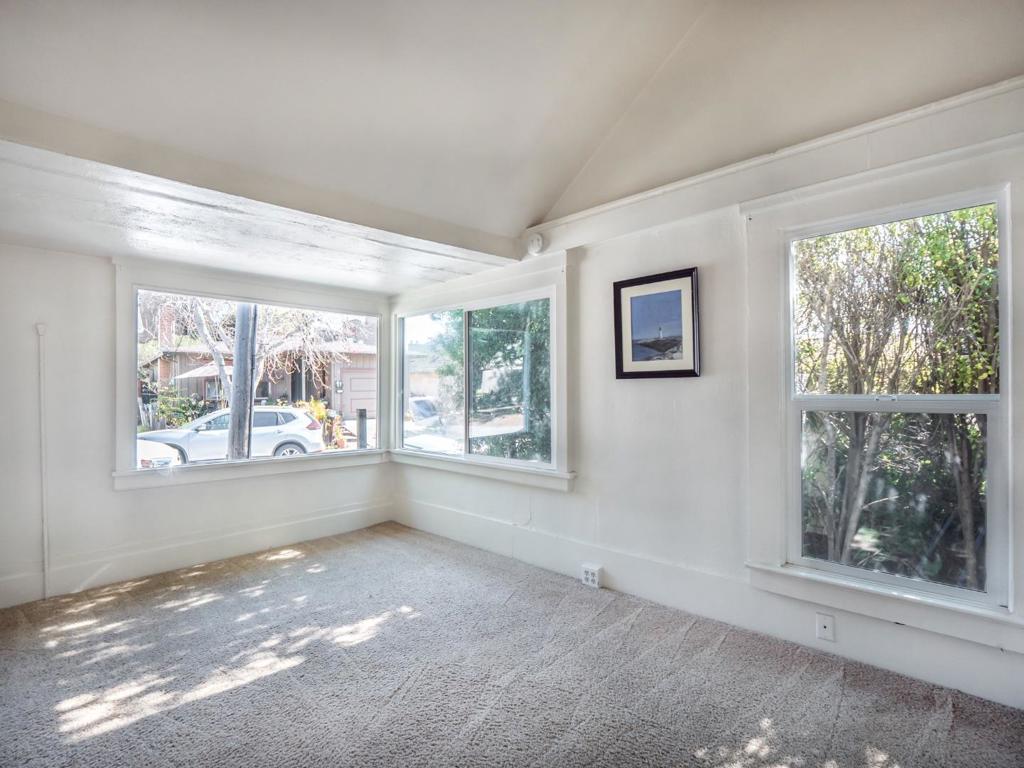 215217 Roberts Street Property Photo 12