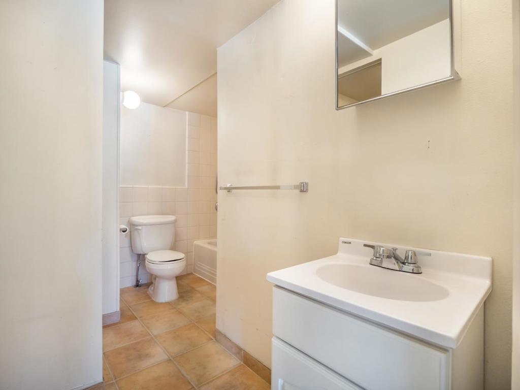 215217 Roberts Street Property Photo 13