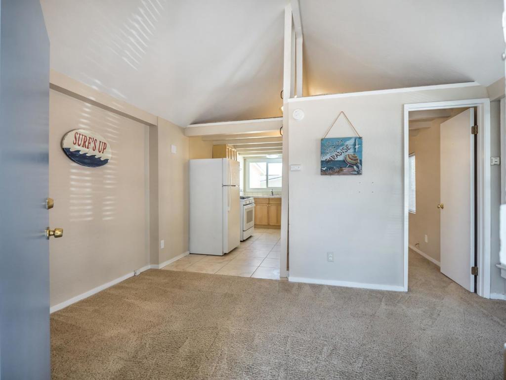 215217 Roberts Street Property Photo 15