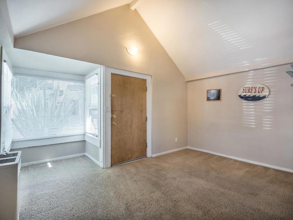 215217 Roberts Street Property Photo 16
