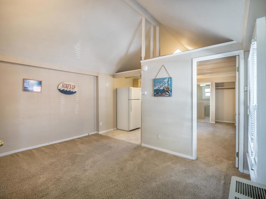 215217 Roberts Street Property Photo 17