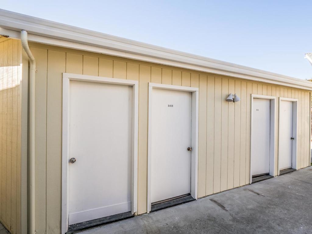 215217 Roberts Street Property Photo 29