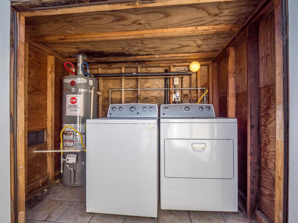 215217 Roberts Street Property Photo 35
