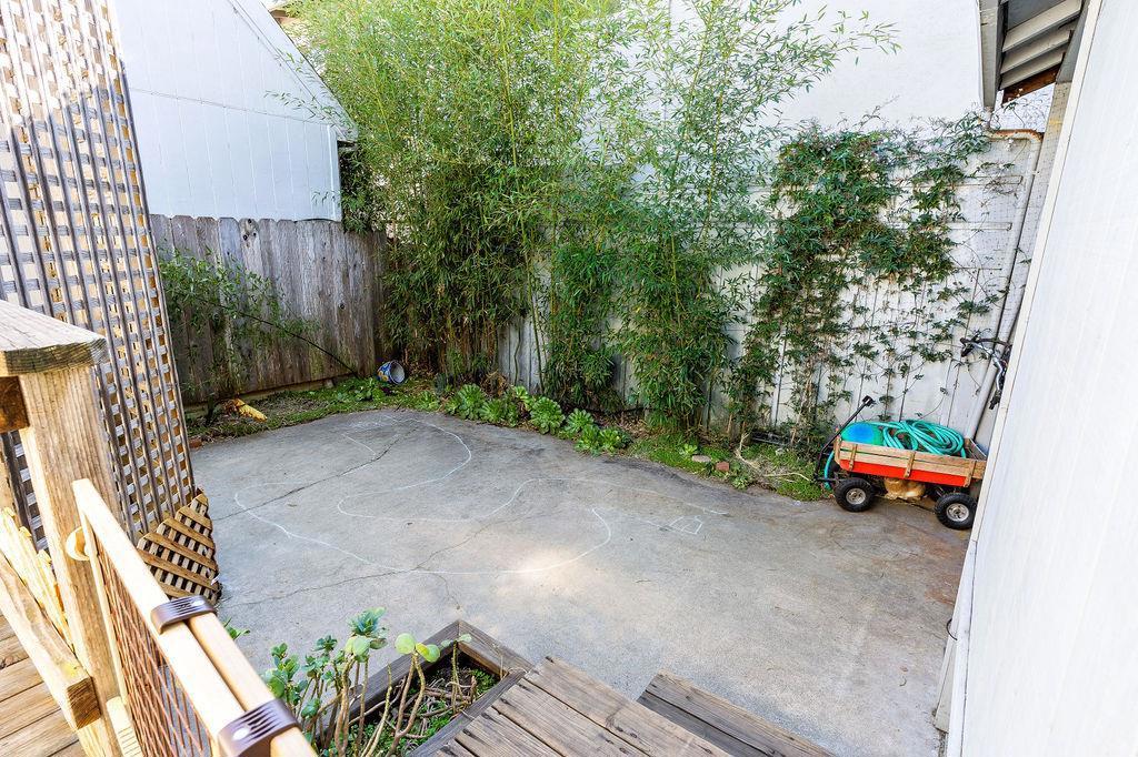 552 14th Ave Property Photo 27