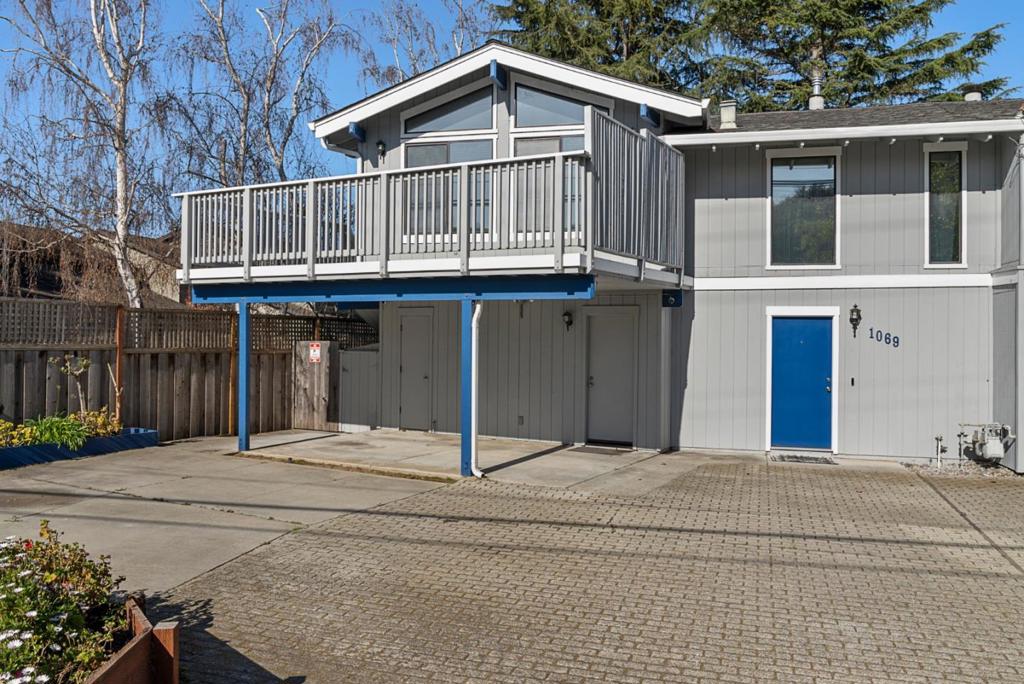 1069 7th Avenue Property Photo 3