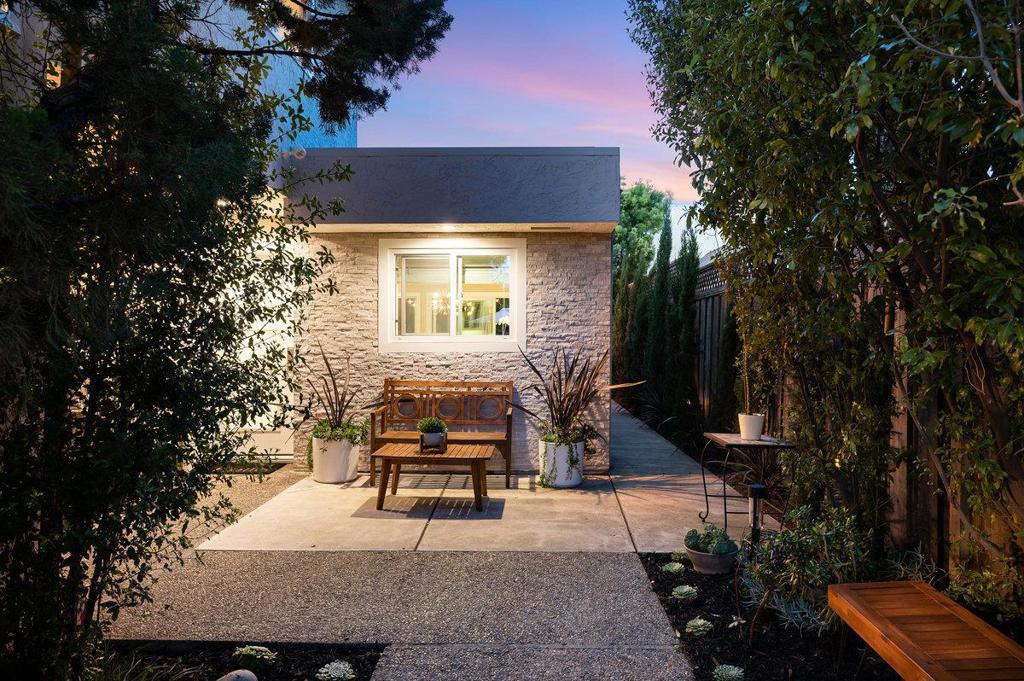 1727 Gum Street Property Photo 5