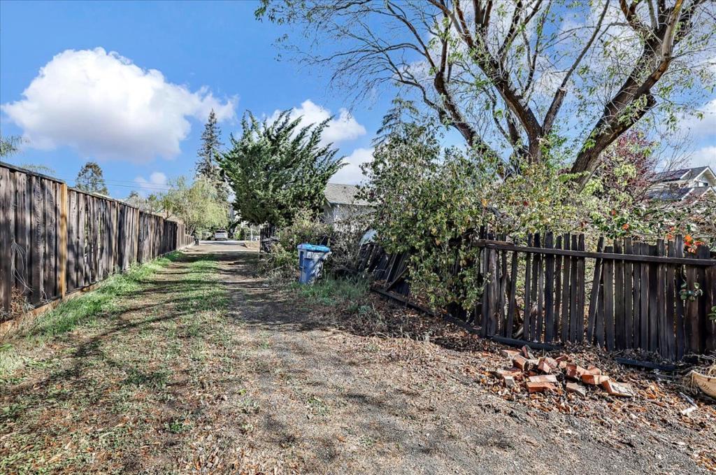 679 Sleeper Avenue Property Photo 4