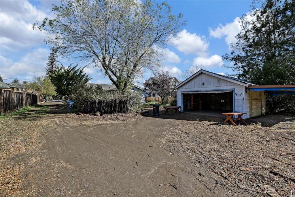 679 Sleeper Avenue Property Photo 25