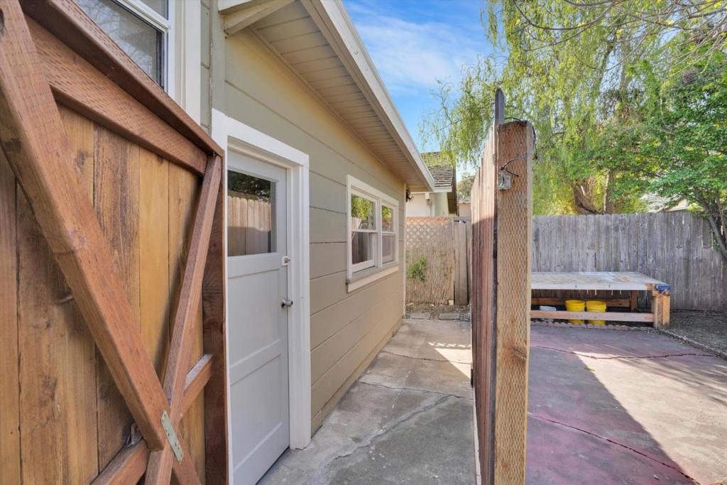 922 Valota Road Property Photo 30