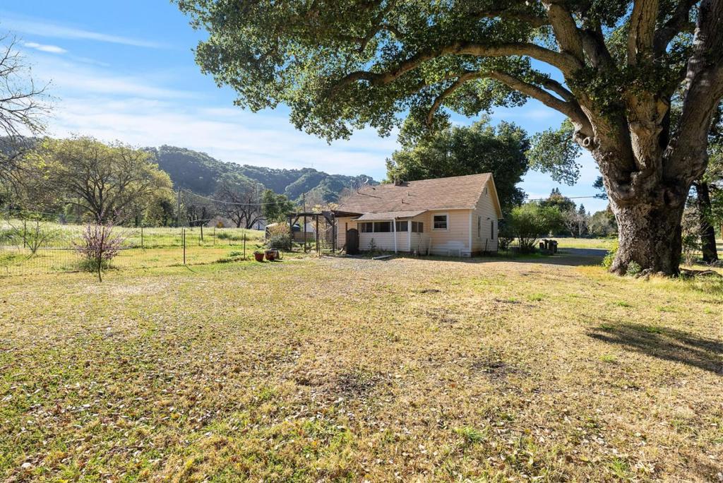 15230 Oak Glen Avenue Property Photo 2
