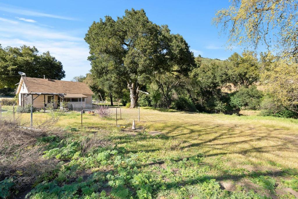 15230 Oak Glen Avenue Property Photo 3