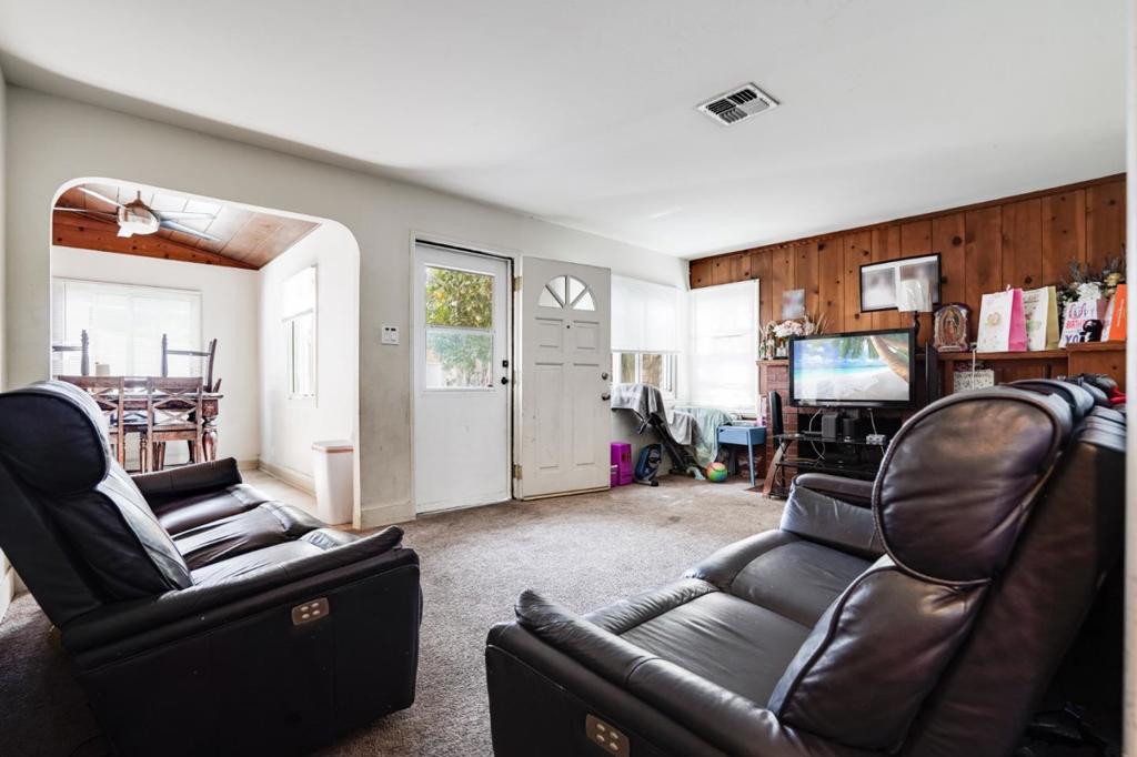 163 Willow Street Property Photo 4