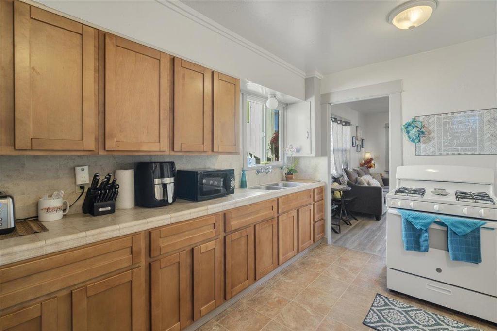 309 Jefferson Street Property Photo 6