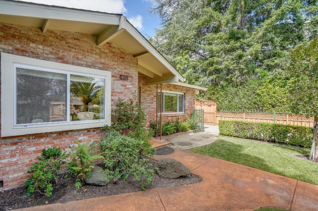 W Oakwood Boulevard Property Photo 3
