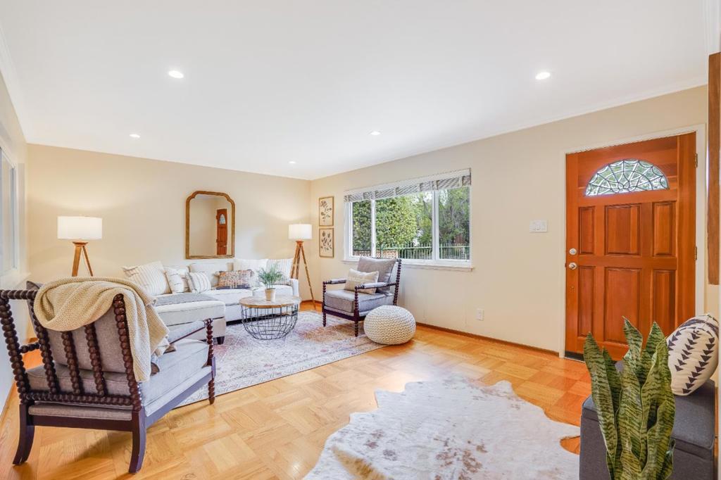 W Oakwood Boulevard Property Photo 6