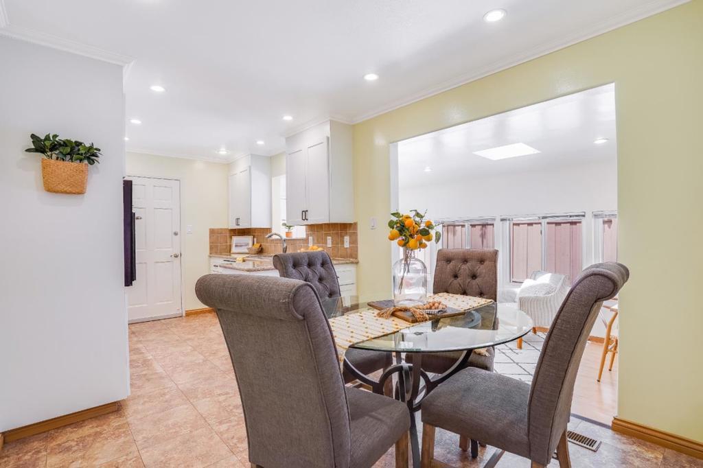 W Oakwood Boulevard Property Photo 7