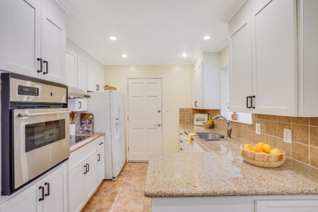 W Oakwood Boulevard Property Photo 9