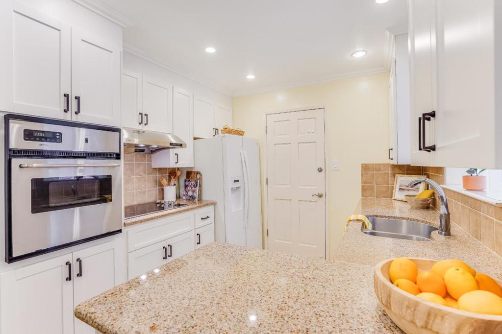 W Oakwood Boulevard Property Photo 10