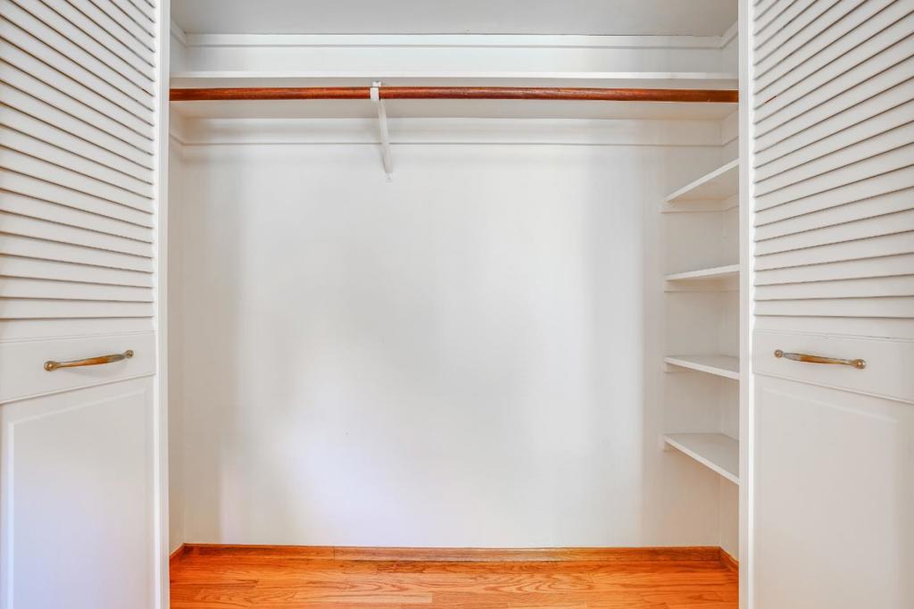 W Oakwood Boulevard Property Photo 16
