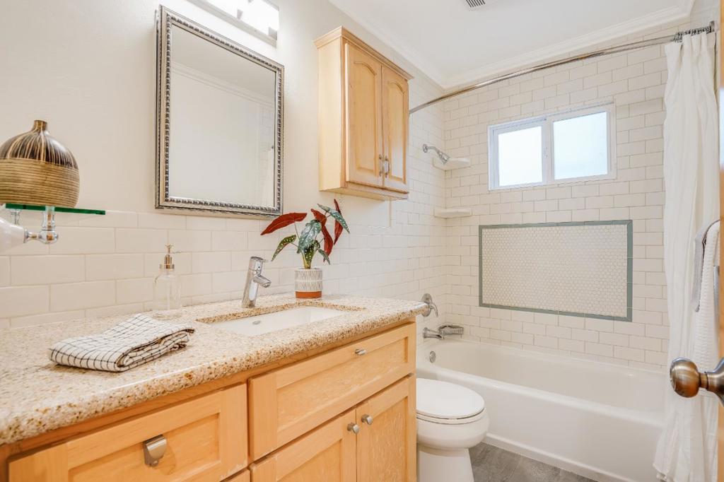 W Oakwood Boulevard Property Photo 17